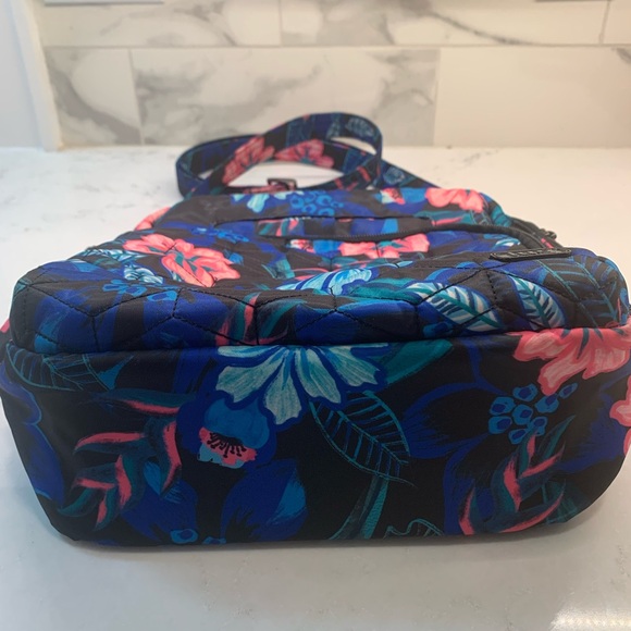Lug Hawaiian 🌺 Floral Ranger Bag - Picture 6 of 10